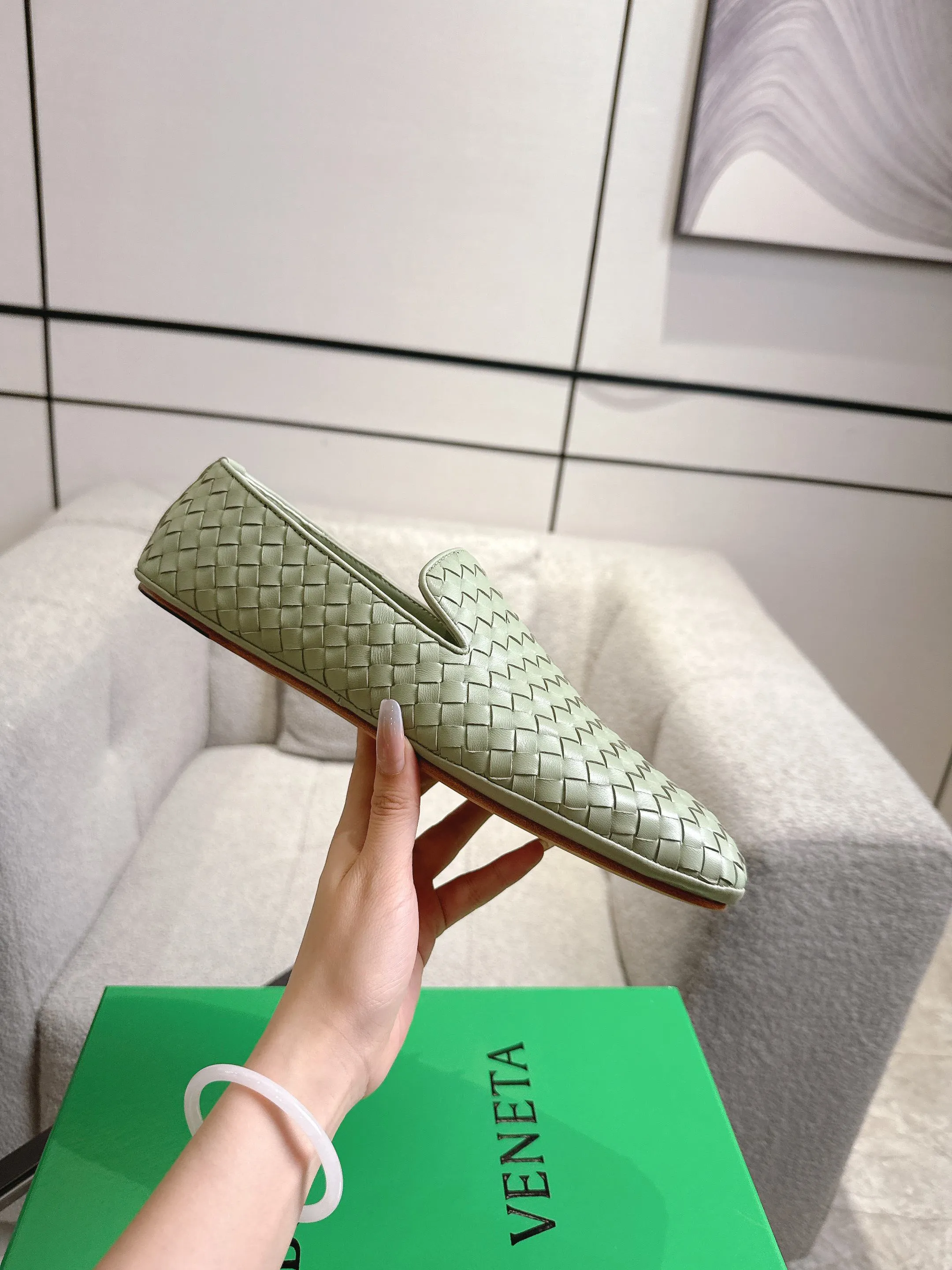 [BV] Top P: 760💰Size for couples: 35-44 (40.41 for women, 38 for men, 45.46.47, custom-made, non-returnable) Bottega Veneta 2025 autumn counter synchronized genuine leather outsole classic woven beanie shoes for couples, Bottega Veneta square-toe flat shoes, imported mixed sheepskin, imported sheep! Leather outsole! [Rose][Rose]! Purely hand-woven and operated, the original board is reproduced one-to-one! quality assurance!